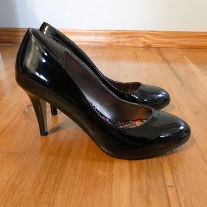 Madden Girl Black Pumps